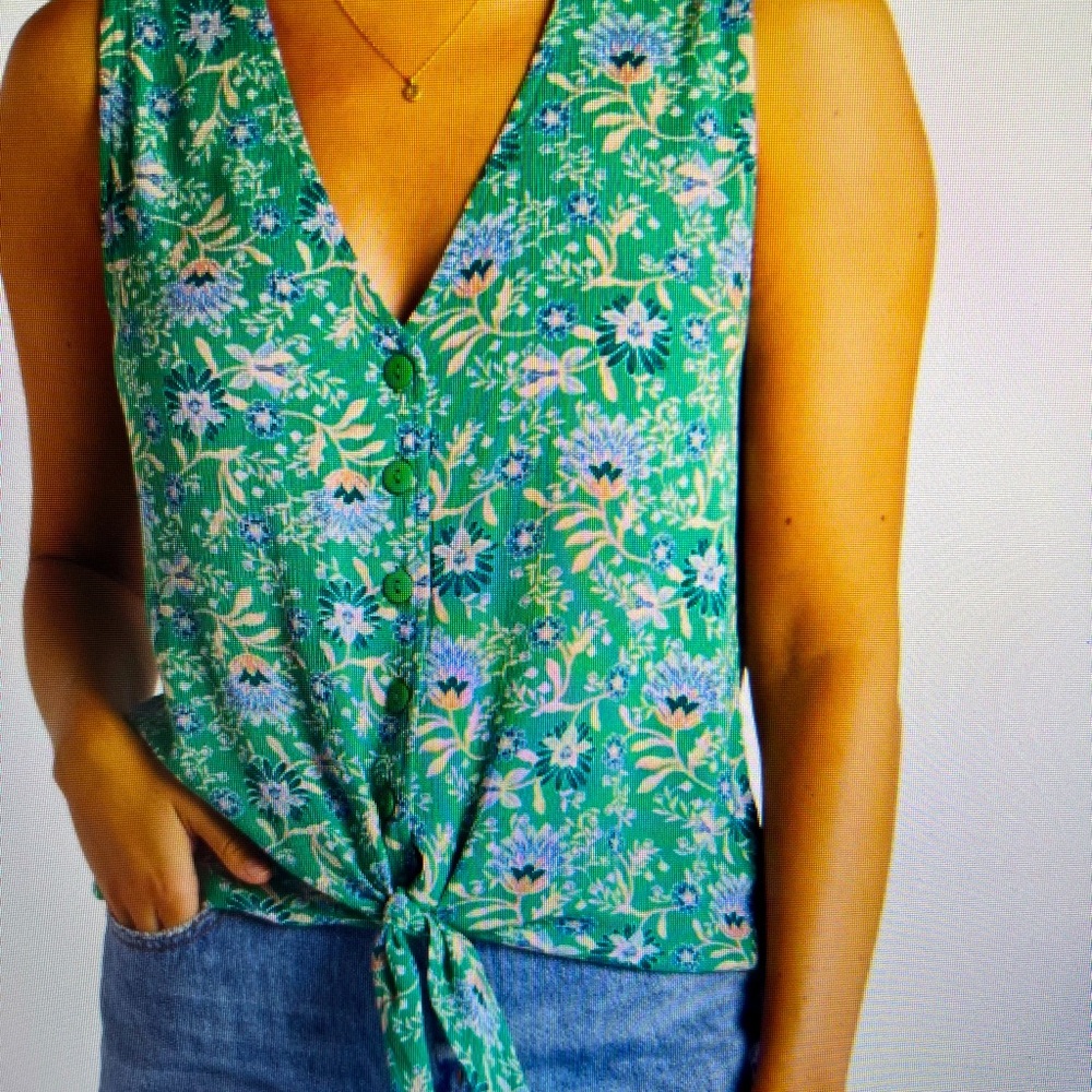 Lilo Sleeveless Button Down Tie Front Woven Top